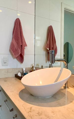 Apartamento à venda com 56m², 2 quartos e 2 vagas Apartamento à venda com 56m², 2 quartos e 2 vagasBanheiro da Suíte