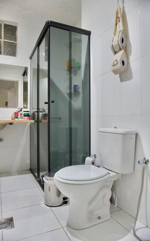 Apartamento à venda com 1483m², 3 quartos e 1 vaga Apartamento à venda com 1483m², 3 quartos e 1 vagaBanheiro 2