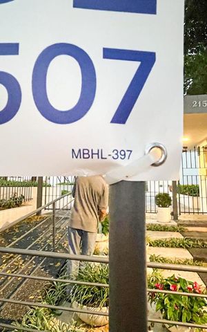 Apartamento à venda com 79m², 3 quartos e 1 vaga Apartamento à venda com 79m², 3 quartos e 1 vagaPlaquinha