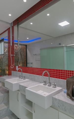 Casa para alugar com 343m², 3 quartos e 5 vagas Casa para alugar com 343m², 3 quartos e 5 vagasBanheiro da Suíte 2