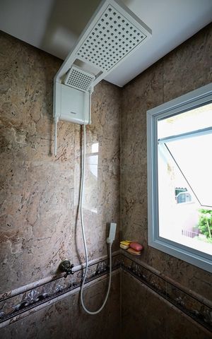 Casa de condomínio para alugar com 300m², 3 quartos e 4 vagasChuveiro do Banheiro 