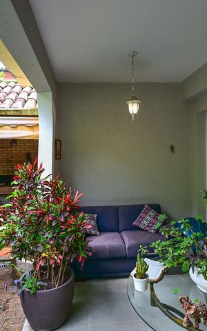 Casa de condomínio para alugar com 300m², 3 quartos e 4 vagasVaranda