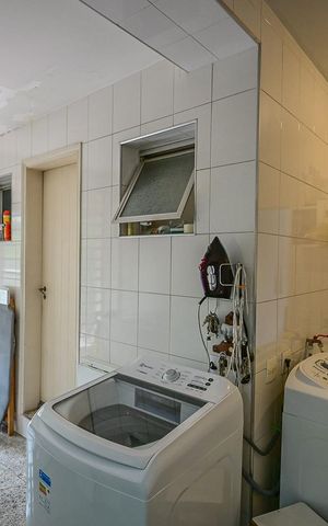 Casa de condomínio para alugar com 300m², 3 quartos e 4 vagasÁrea de Serviço 