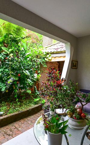 Casa de condomínio para alugar com 300m², 3 quartos e 4 vagasVaranda
