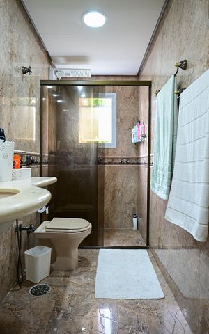 Casa de condomínio para alugar com 300m², 3 quartos e 4 vagasBanheiro