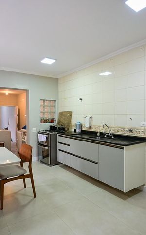 Casa de condomínio para alugar com 300m², 3 quartos e 4 vagasCozinha