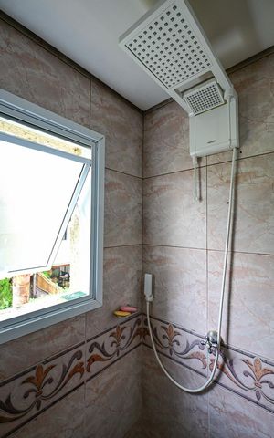 Casa de condomínio para alugar com 300m², 3 quartos e 4 vagasChuveiro da Suíte