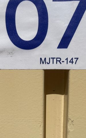 Casa para alugar com 120m², 7 quartos e 2 vagasPlaca instalada no portao tamanho Grande com o codigo MJTR-147