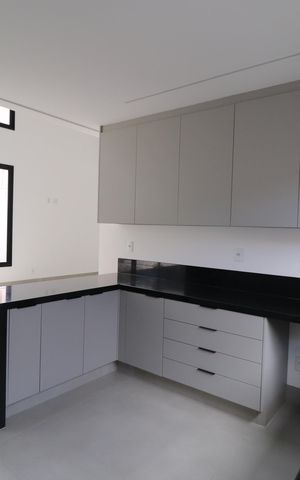 Casa de condomínio para alugar com 312m², 3 quartos e 4 vagasCozinha