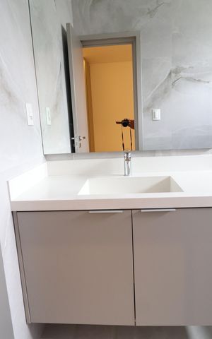 Casa de condomínio para alugar com 312m², 3 quartos e 4 vagasBanheiro do Quarto 1