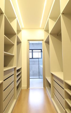 Casa de condomínio para alugar com 312m², 3 quartos e 4 vagasQuarto 3 - Suíte - Closet