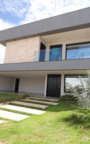 Casa de condomínio para alugar com 312m², 3 quartos e 4 vagasFachada