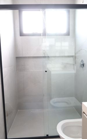 Casa de condomínio para alugar com 312m², 3 quartos e 4 vagasBanheiro do Quarto 2