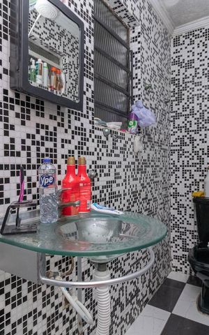 Casa à venda com 399m², 4 quartos e 2 vagasBanheiro 4