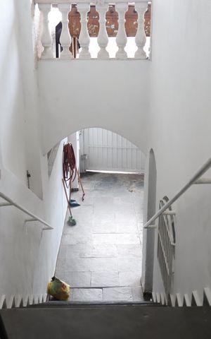 Casa para alugar com 210m², 2 quartos e 3 vagasEscada acesso hall