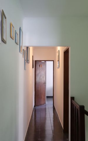 Casa para alugar com 210m², 2 quartos e 3 vagasCorredor piso superior