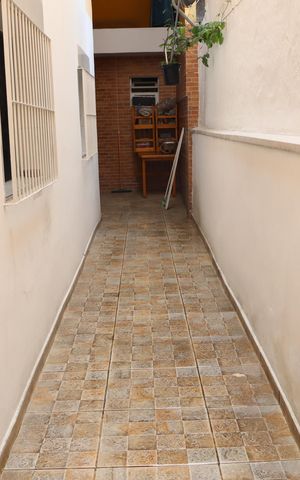 Casa para alugar com 210m², 2 quartos e 3 vagasCorredor acesso área de serviço
