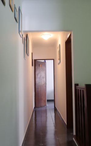 Casa para alugar com 210m², 2 quartos e 3 vagasCorredor piso superior