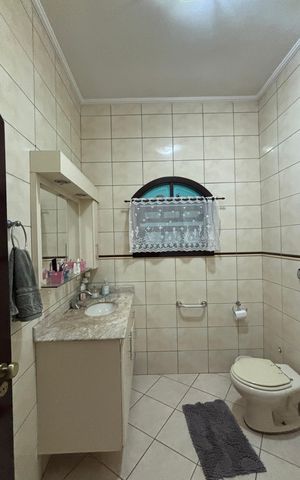 Casa à venda com 393m², 3 quartos e 2 vagas Casa à venda com 393m², 3 quartos e 2 vagasBanheiro