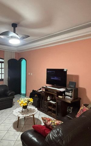 Casa à venda com 393m², 3 quartos e 2 vagas Casa à venda com 393m², 3 quartos e 2 vagasSala