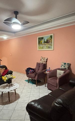 Casa à venda com 393m², 3 quartos e 2 vagas Casa à venda com 393m², 3 quartos e 2 vagasSala