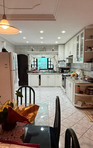 Casa à venda com 393m², 3 quartos e 2 vagas Casa à venda com 393m², 3 quartos e 2 vagasCozinha