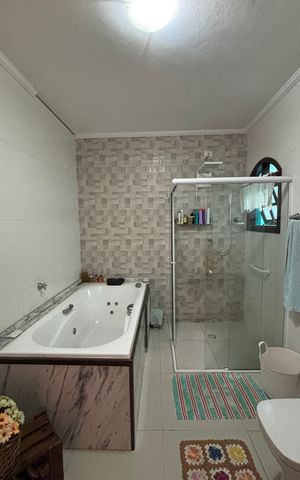 Casa à venda com 393m², 3 quartos e 2 vagas Casa à venda com 393m², 3 quartos e 2 vagasBanheiro da Suíte