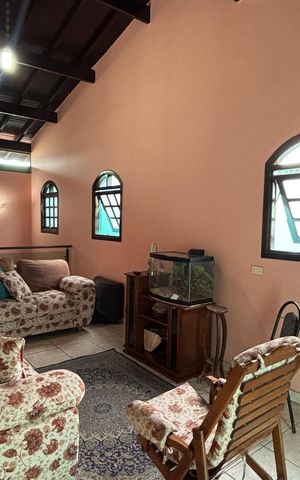 Casa à venda com 393m², 3 quartos e 2 vagas Casa à venda com 393m², 3 quartos e 2 vagasSótão - Sala Tv - Varanda