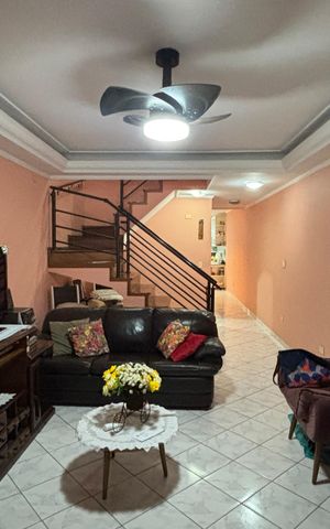 Casa à venda com 393m², 3 quartos e 2 vagas Casa à venda com 393m², 3 quartos e 2 vagasSala
