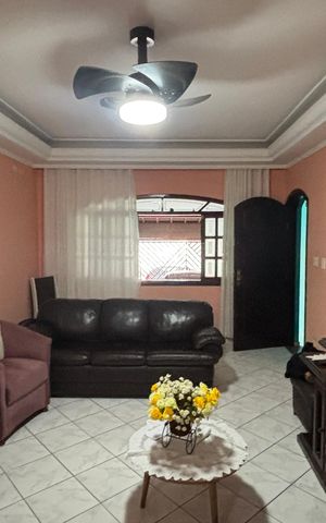Casa à venda com 393m², 3 quartos e 2 vagas Casa à venda com 393m², 3 quartos e 2 vagasSala