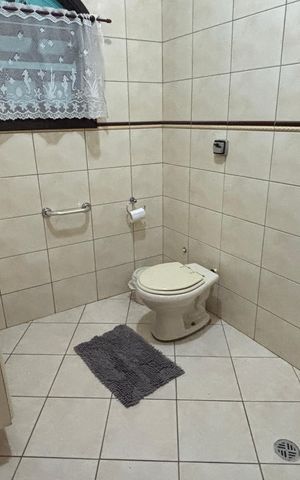 Casa à venda com 393m², 3 quartos e 2 vagas Casa à venda com 393m², 3 quartos e 2 vagasBanheiro