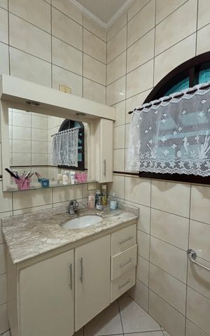Casa à venda com 393m², 3 quartos e 2 vagas Casa à venda com 393m², 3 quartos e 2 vagasBanheiro