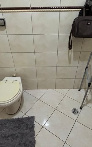 Casa à venda com 393m², 3 quartos e 2 vagas Casa à venda com 393m², 3 quartos e 2 vagasBanheiro