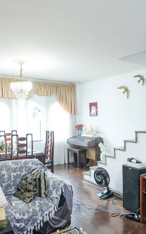 Casa à venda com 254m², 2 quartos e 4 vagasSala