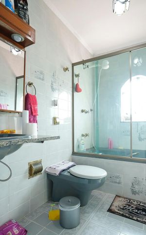 Casa à venda com 254m², 2 quartos e 4 vagasBanheiro da suíte 2
