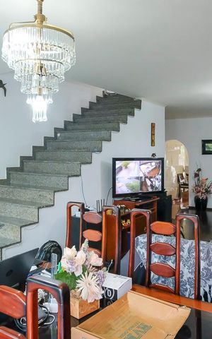 Casa à venda com 254m², 2 quartos e 4 vagasSala