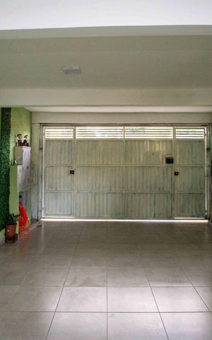 Casa à venda com 177m², 6 quartos e 3 vagasGaragem