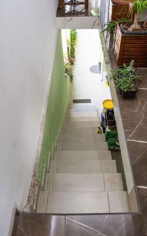 Casa à venda com 177m², 6 quartos e 3 vagasEscada