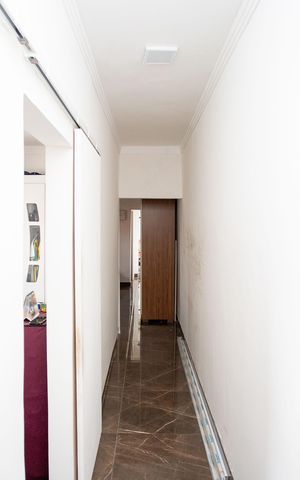 Casa à venda com 177m², 6 quartos e 3 vagasCorredor