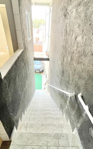 Apartamento para alugar com 65m², 2 quartos e 1 vaga Apartamento para alugar com 65m², 2 quartos e 1 vagaEscada