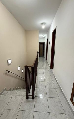 Casa à venda com 578m², 5 quartos e 3 vagas Casa à venda com 578m², 5 quartos e 3 vagasCorredor
