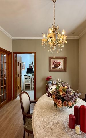 Casa à venda com 220m², 3 quartos e 4 vagas Casa à venda com 220m², 3 quartos e 4 vagasSala