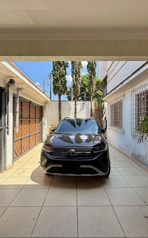 Casa à venda com 220m², 3 quartos e 4 vagas Casa à venda com 220m², 3 quartos e 4 vagasGaragem