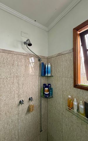 Casa à venda com 220m², 3 quartos e 4 vagas Casa à venda com 220m², 3 quartos e 4 vagasBanheiro Suíte
