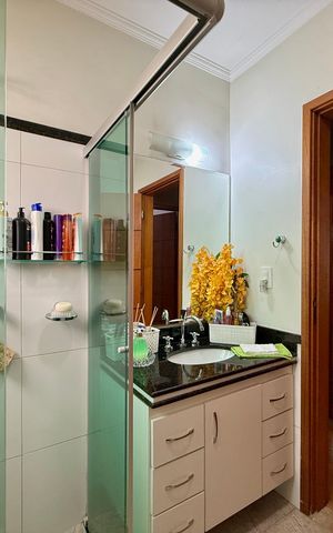 Casa à venda com 220m², 3 quartos e 4 vagas Casa à venda com 220m², 3 quartos e 4 vagasBanheiro Social