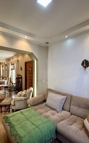 Casa à venda com 220m², 3 quartos e 4 vagas Casa à venda com 220m², 3 quartos e 4 vagasSala