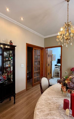 Casa à venda com 220m², 3 quartos e 4 vagas Casa à venda com 220m², 3 quartos e 4 vagasSala