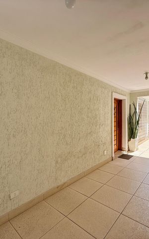 Casa à venda com 220m², 3 quartos e 4 vagas Casa à venda com 220m², 3 quartos e 4 vagasEntrada da casa