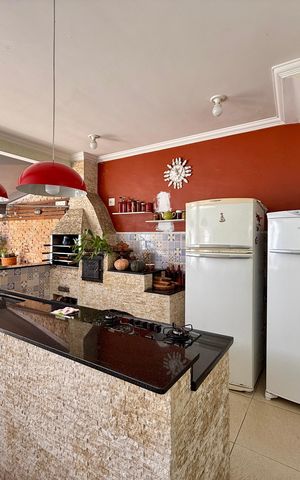 Casa à venda com 220m², 3 quartos e 4 vagas Casa à venda com 220m², 3 quartos e 4 vagasEspaço Gourmet