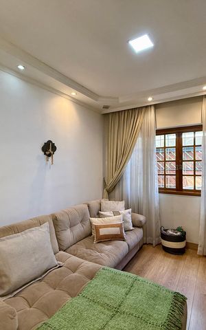 Casa à venda com 220m², 3 quartos e 4 vagas Casa à venda com 220m², 3 quartos e 4 vagasSala